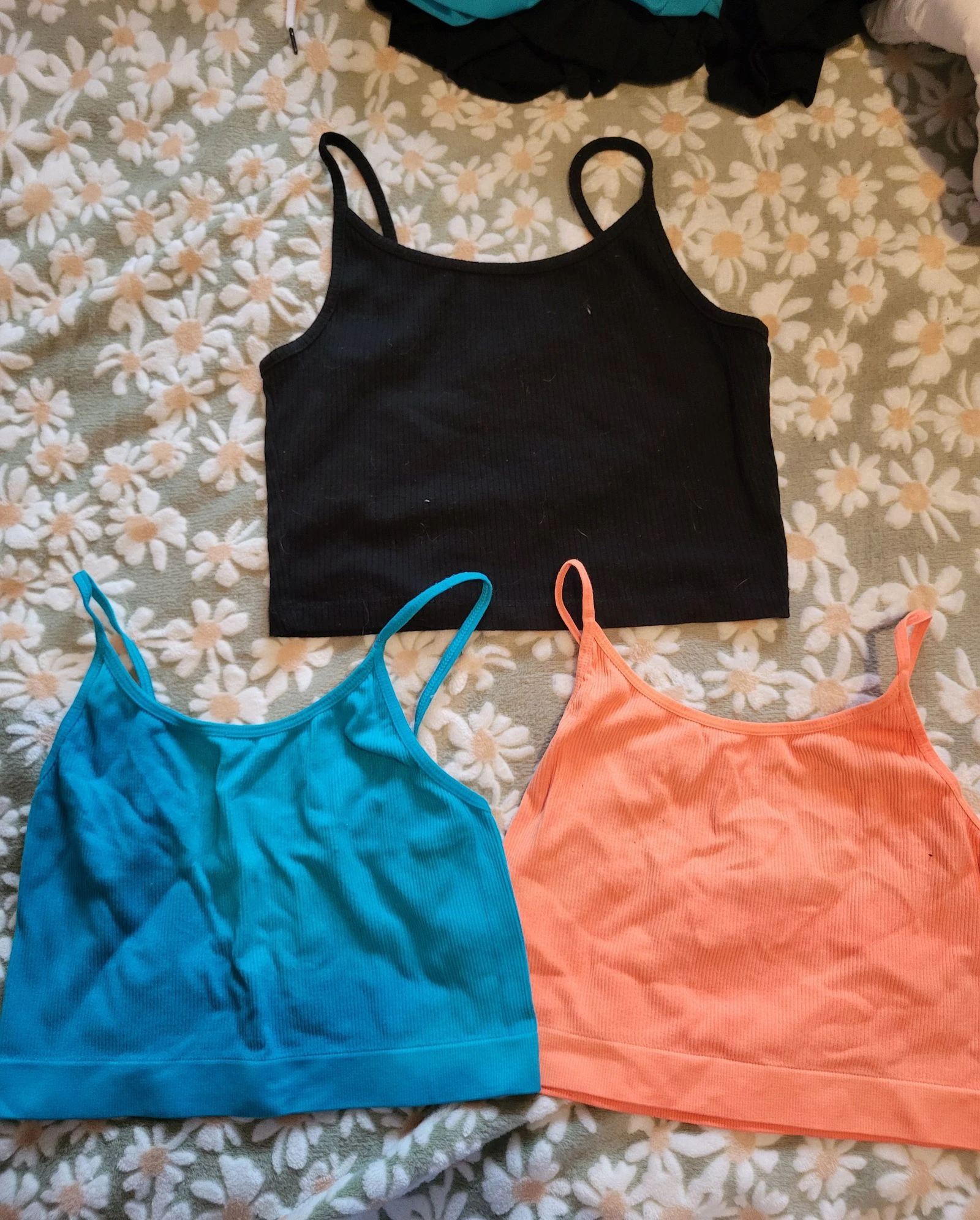 3 tops courts taille XS